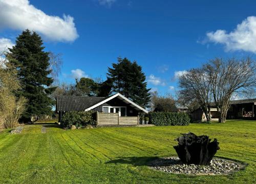 Summer House With Forest View Near Hejsager Beach