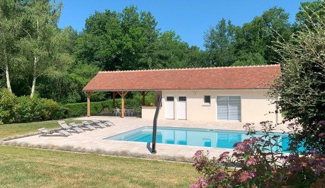 Summer house with large heated pool in the heart of the Loire Valley.