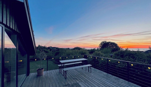 Summer house with sea view by Sejrø Bay