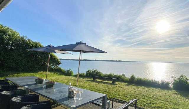 Summer house with sea view and private beach