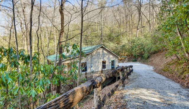 Summer is full of Hiking, white water rafting! Close to Nantahala Wedding Venue!