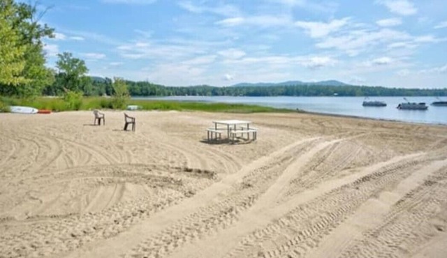 Summer Lake House with Mooring