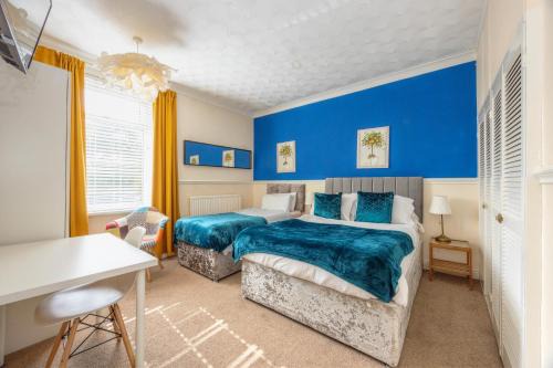 Summer Lane Business Stays 3 Bedrooms 6 Beds Ideal For Longer Stays-Near M1