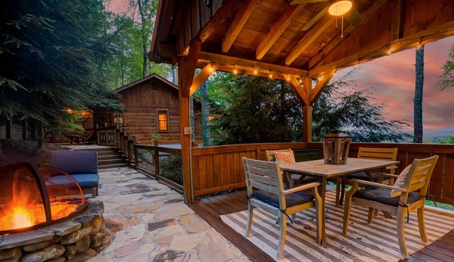 Summer Love Dream Cabin: Sunset Views & Hot Tub!