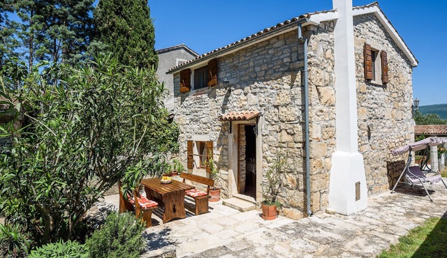 Summer offer/holiday home Mara in stone/near the sea/quiet place/outdoor whirlpool