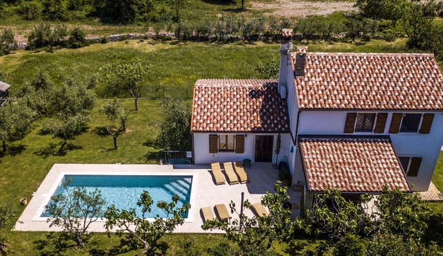 Summer offer/Villa ULIKA, near the sea/with private pool/quiet place