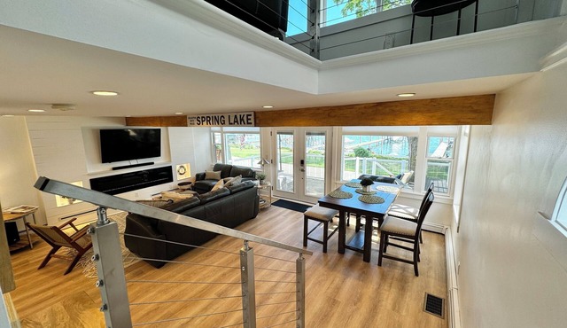 Summer on Spring Lake! Boat Dock, 180 Degree Views! 4 Bedroom/2 Bath