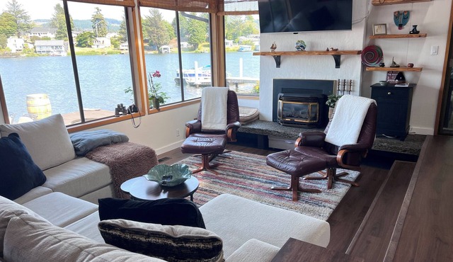 SUMMER ON THE LAKE! WHY OWN WHEN YOU CAN RENT FOR A MONTH AT A TIME!