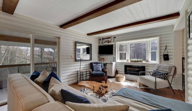 Summer Promo! | Dog Friendly | 2.5 miles to Downtown EJ| 7 miles to BC