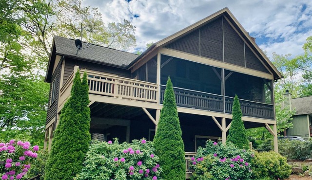 Summer Promotions Available! Screened Porch with Gorgeous Fireplace!