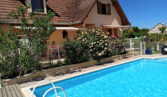 Summer rental Villa & pool Lons le Saunier