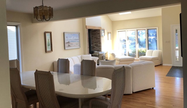 Summer Rental. WATERFRONT. Private DOCK for your boat. Walk to beach. Sleeps 10.