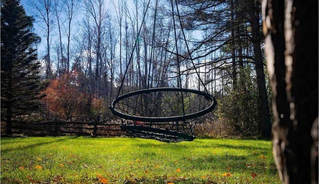 Summer Resort Style Living - Private & Serene, Sauna, Outdoor Bar & Firepit