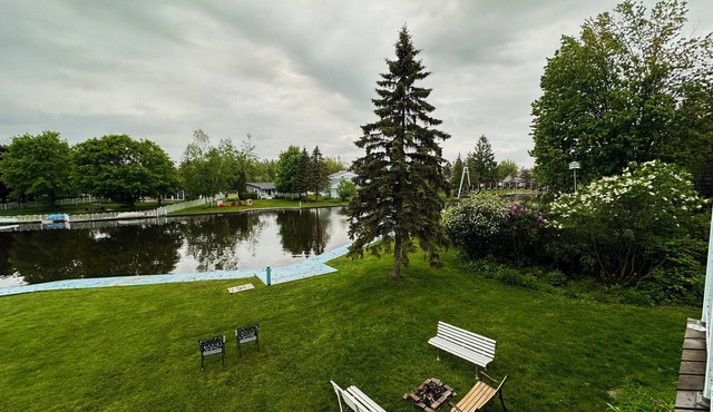 Summer Retreat At The Venice Of Ontario - BBQ, Lake, Firepit - Sleeps 8