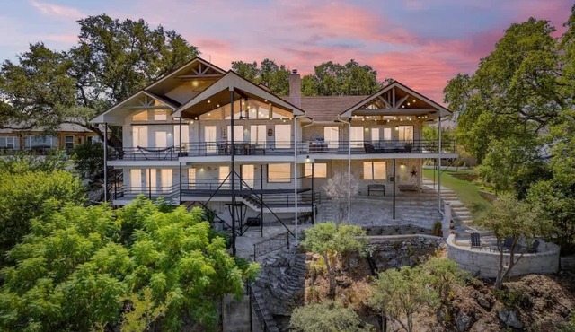 Summer Retreat - Lake Travis Views, Huge Patio