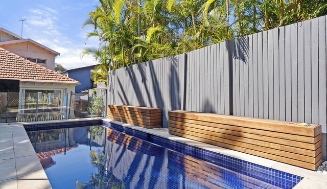 Summer Retreat with Pool - Holiday Home 7 beds, 4 bedrooms, near Beaches & Shops