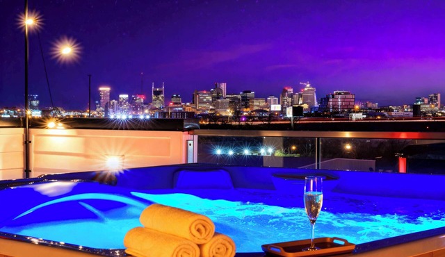 Summer rooftop hot tub, game room, skyline views near Broadway