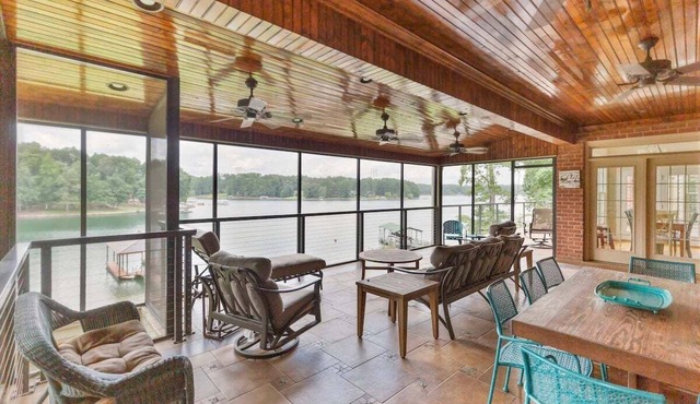 Summer's Way 185: Spacious 9 Bedroom Family Getaway in scenic Seneca, SC.