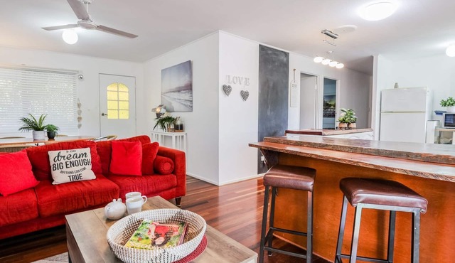 SUMMER SALT holiday house - town center, walk to the beach