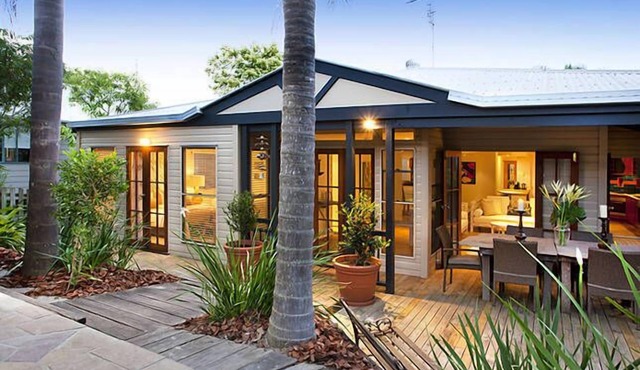 "Summer Salt" @ Sunshine + Pets & HEATED POOL 150m to the beach!