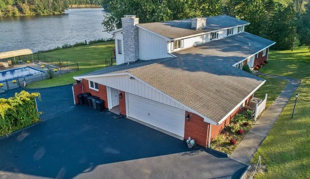 SUMMER SARATOGA OPENINGS! 9 Total Beds Waterfront, Pool, Fish, Golf ->TRACK TOWN