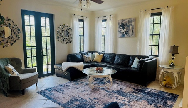 Summer Special 3BD 2.5Bath in Ole' Naples Resort-Luxury Living in Paradise!