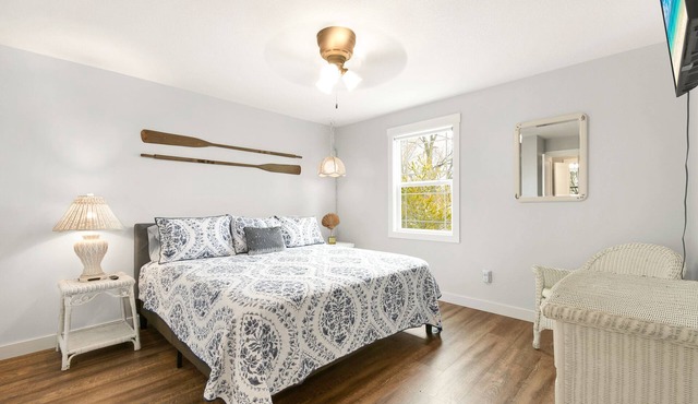 Summer Special! 6-Bed Channel Home!