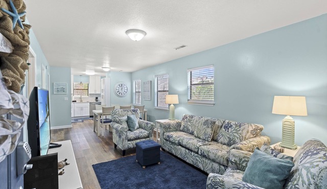 Summer Times #4 - 2 Bedroom Located Close To The Beach