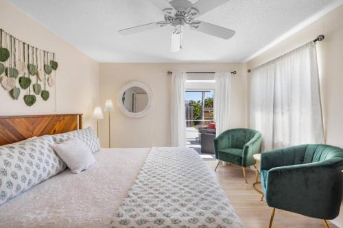 Summer Vacation 10 mins to Beaches Private heated Pool king beds