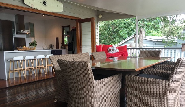 'Summer Villa' at Somerset Dam