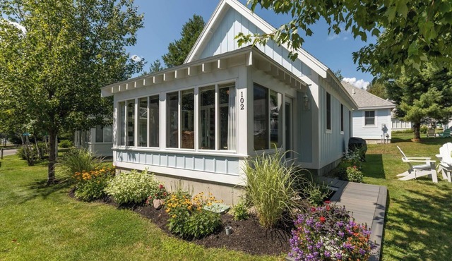 Summer Village fully furnished 2 BR cottage, heated pools, wifi
