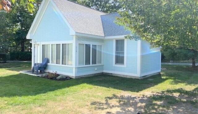 Summer Village fully furnished 2 BR cottage, heated pools, wifi