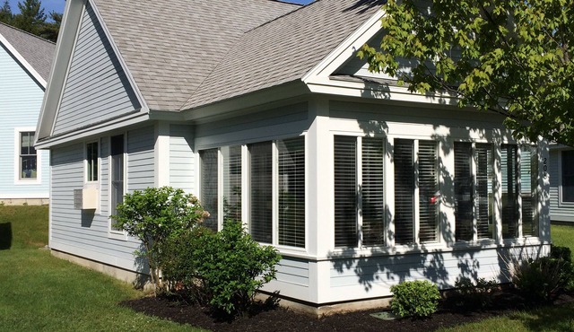 Summer Village Resort - Updated 2 Bedroom Cottage with WiFi and Central AC.