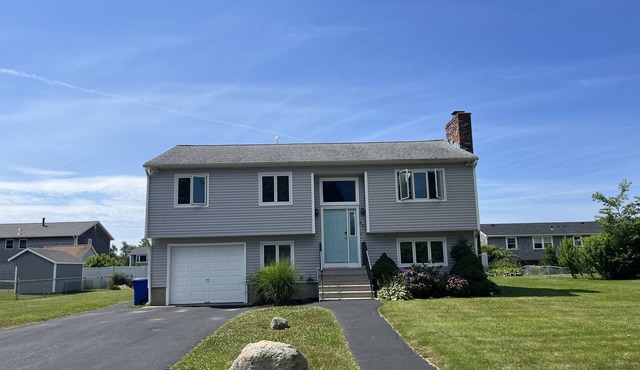 Summer Weekly Rental- Short Walk to Scarborough Beach!