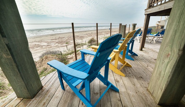 Summer Wind, Beachfront with incredible views! 5 miles from Galveston sea wall!