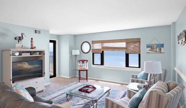 Summer Winds 403: Oceanfront 2BR 2BA, Complex Amenities!