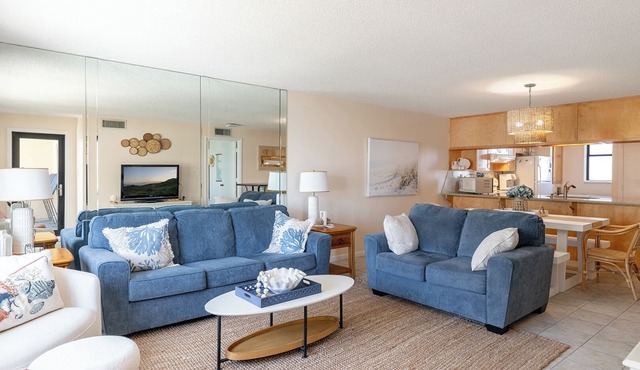 Summer Winds 428: Oceanfront 2BR 2BA, Complex Amenities!