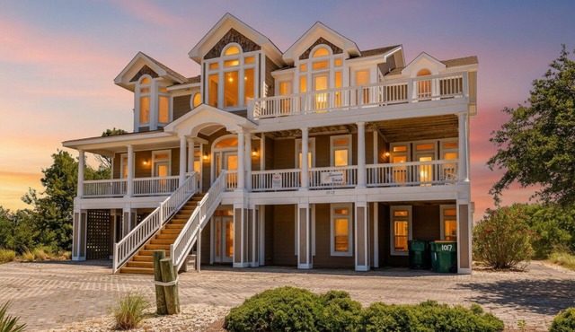 Summer Winds - Corolla, Whalehead, 300 Yds to Beach, Elevator, Pool, Hot Tub, Pets OK