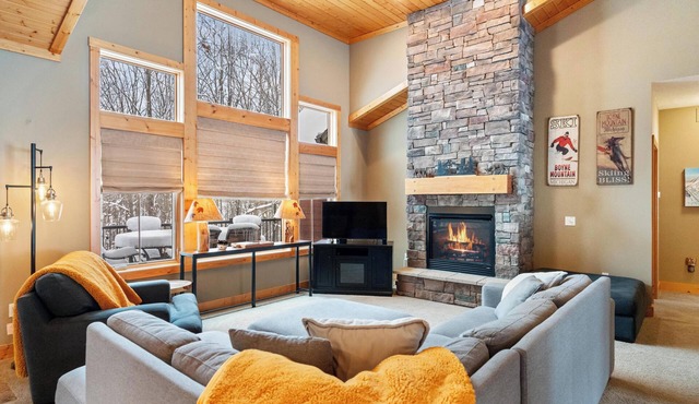 Summer/Winter Retreat for Golf and Ski at Boyne Mountain, Sleeps 17