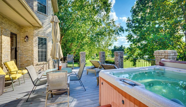 Summerfield Vacation Rental w/ Private Hot Tub!