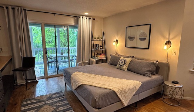 Summerhill Wanderlust- Studio Condo -Top Floor!