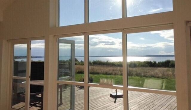 Summerhouse with a view of the water