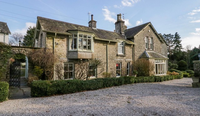 SUMMERHOW RETREAT, pet friendly, luxury holiday cottage in Kendal