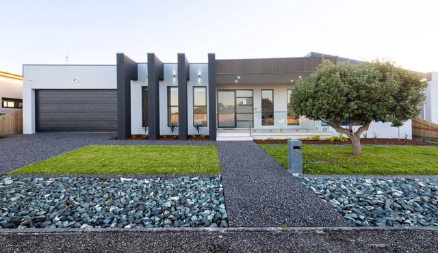 Summerland 8 @ Glorious Diamond Beach with Outdoor Spa