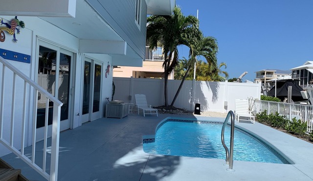 Summerland Cove.MM25 Summerland Key, Fl.Canal front-one street from open water