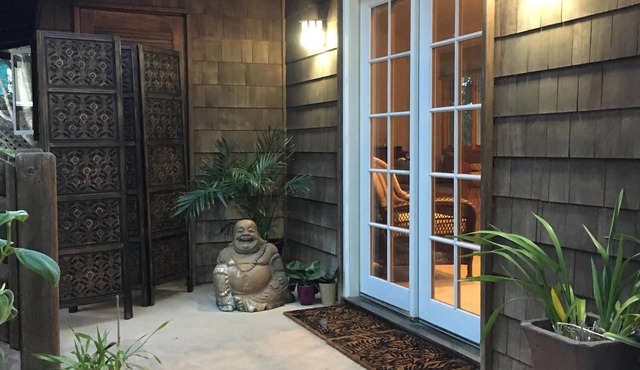 Summerland Guest Studio just steps to downtown and the beach! Dog Friendly.