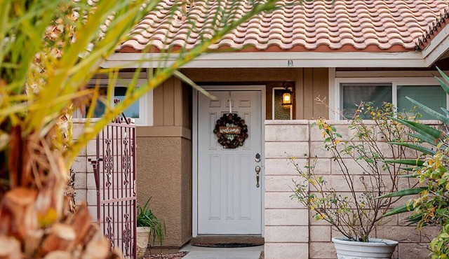 Summerlin monthly renovated home - Extended stay!