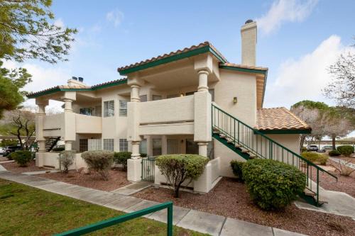 Summerlin Vegas Pool Condo w/Hot Tub & Games