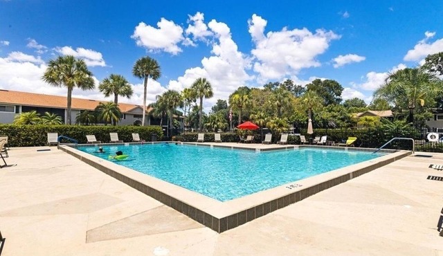 Summerlin Woods - Second floor condo