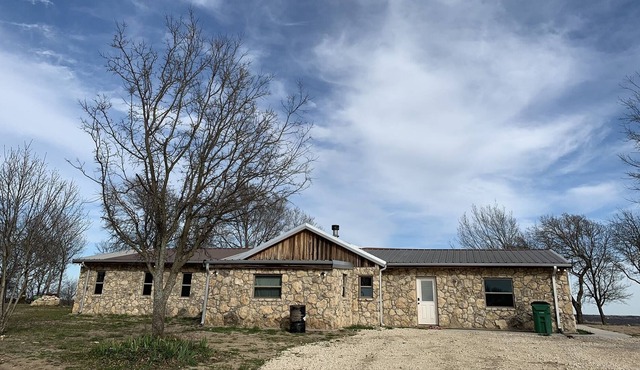 Summers’ Place Saint Jo Home with a View